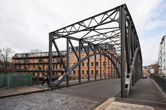 Die K&ouml;nneritzbr&uuml;cke bildet mit ihrer Fachwerktr&auml;ger- und Bogenkonstruktion ein beeindruckendes Bild