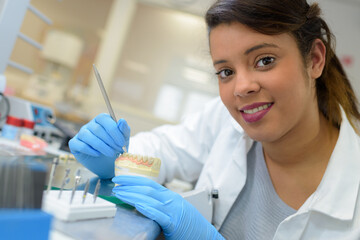 female dental prosthetics technician
