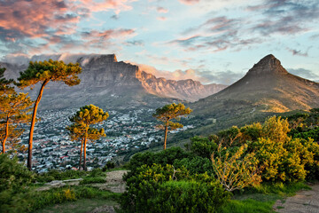 Naklejka premium Panorama of Cape Town and Table mountain, view from Signal Hill, South Africa