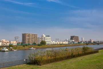 Fototapeta premium 新中川（東京都葛飾区高砂1丁目〜奥戸8丁目付近、2015年撮影）