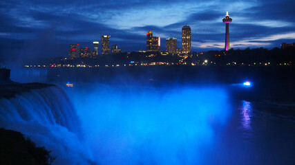 Fototapeta na wymiar The Niagara falls and view of Toronto Town at Buffalo, USA