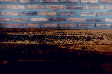 Obraz premium Empty top of wooden table or counter isolated on rustic brick Texture background. For product display
