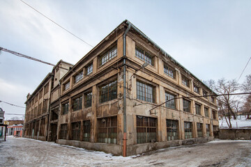 Fototapeta na wymiar Old dilapidated industrial building