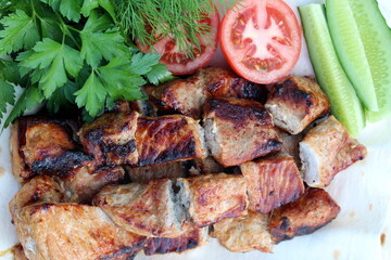 Grilled meat with pieces and vegetables