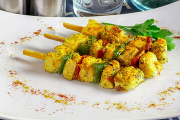 brochettes de poisson et poivrons grillés 