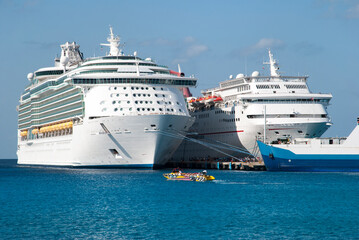 Fototapeta na wymiar Cozumel Island Cruise Ships