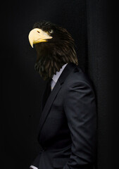Aigle en smoking