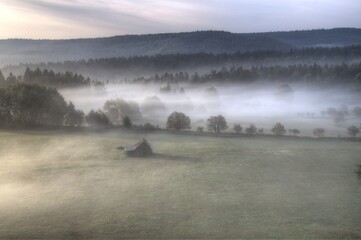 Hütte im Nebel