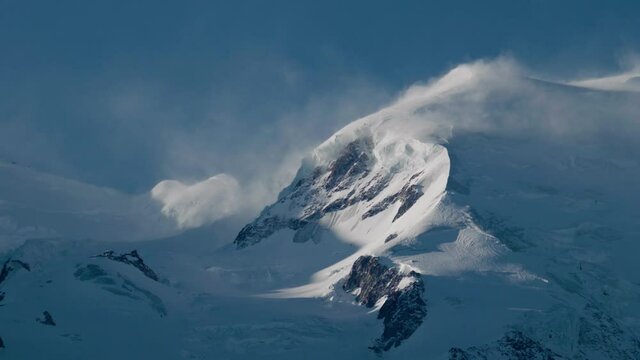 Strong wind blown snow on the shoulder of Mont Blanc (Dome du Gouter)
