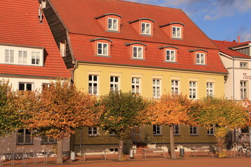 Historisches Gebäude am Marktplatz im Zentrum von Barth, einem Urlaubsort an der Ostsee in...