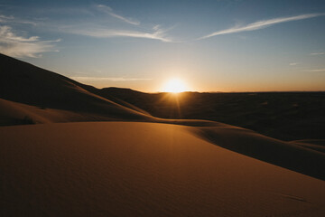 Fototapeta na wymiar sunset in the dunes of the desert