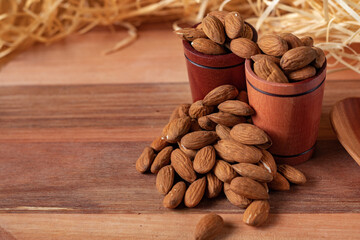 almond, almonds, amendoas, amêndoas, background, closeup, brown, straw background, straw, dry, food, fruit, gourmet, group, health, healthy, heap, ingredient, kernel, natural, nature, nut, nutrition, 