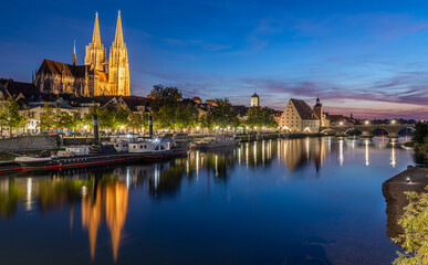 Fototapeta na wymiar Regensburg bei Sonnenuntergang
