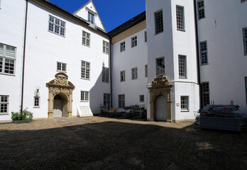 Fototapeta premium Das Schloss Gottorf in Schleswig ist ein 800 Jahre altes Barockschloss. Schleswig, Deutschland, Europa Gottorf Castle in Schleswig is an 800 year old baroque castle. Schleswig, Germany, Europe