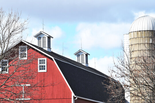 Modern Barn an Silo
