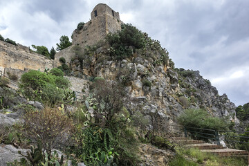 Wonderful scenery of the Rocca Mountain. La Rocca Mountain dominates the silhouette of Cefalu. Province of Palermo, Cefalu, Sicily, Italy.