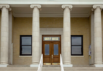 Entrance to an American courthouse, US. - 392982224