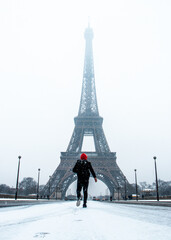 It was 6 am and It was supposed to be snowing the all morning in Paris so I took my camera and went to the eiffel tower just to wait for the snow storm and then... it was a perfect morning.