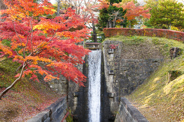 福島県郡山市・紅葉と麓山の滝