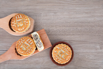 Moon cakes and wooden molds for making moon cakes are placed on the table
