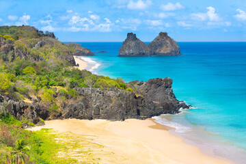 Fototapeta premium Beautiful view of Boldro, American and Cacimba do Padre Beaches with Two Brothers Hill (Morro Dois Irmaos) in the brackground - Fernando de Noronha Island, Brazil