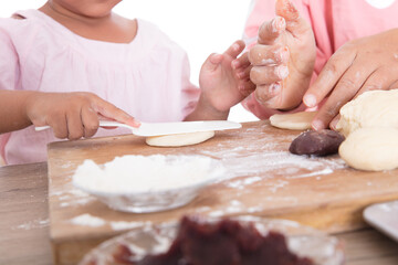 Fototapeta na wymiar Chinese mother teaches her children how to make moon cakes