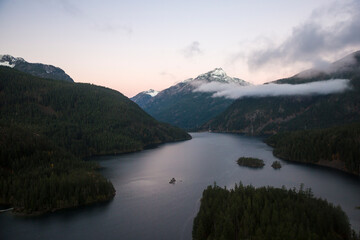 Fototapeta na wymiar Beautiful landscape view of the sunrise shining on the mountains at Diablo Lake Overlook of North Cascades National Park in Washington state.