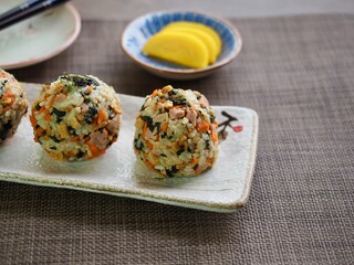 아시아 음식 주먹밥
