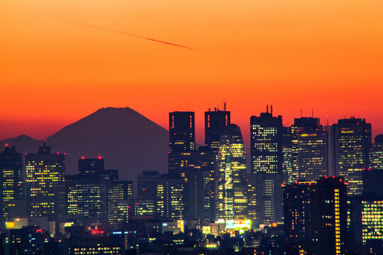 121 件の最適な 新宿の高層ビル群と富士山 画像 ストック写真 ベクター Adobe Stock