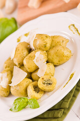 Potato gnocchi stuffed with pesto sauce.