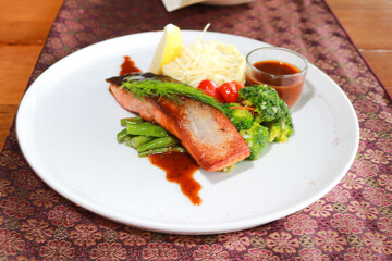 Grilled salmon with fresh vegetable salad