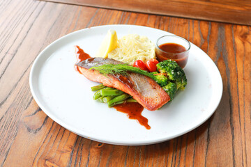 Grilled salmon with fresh vegetable salad