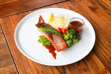 Grilled salmon with fresh vegetable salad