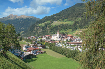 Fototapeta na wymiar Urlaubsort Neustift im Stubaital,Tirol,Österreich