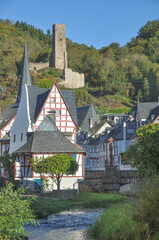 Fototapeta na wymiar das mittelalterliche Dorf Monreal in der Eifel,Deutschland
