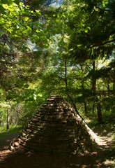 Fototapeta premium Pyramide en pierre à Digne, France