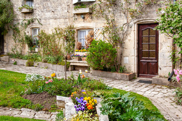 Façade de maison ancienne traditionnelle en région Nouvelle-Aquitaine. Gironde. France