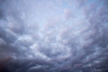 Obraz premium A photo of gray clouds covering the sky as a background material