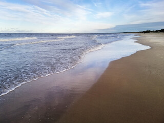 View of the beautiful sandy shoreline of Wyspa Sobieszewska in Gdansk, Poland © Marianna Jaszczuk/Wirestock