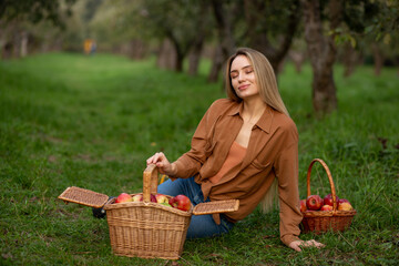 diet, red, holding, style, happiness, model, pose, tasty, healthy eating, hair, shirt, close up, adult, female, pretty, person, portrait, youth, millennial, toothy, nutrition, standing, vitamin, weigh