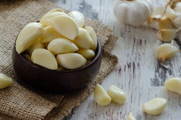 Peeled fresh garlic on kitchen table.