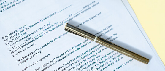 Obraz premium contract and pen on yellow background