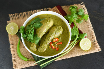 Green chicken curry, Thai chicken curry, Chicken Hariyali Tikka, Chicken Hara Masala , chicken hariyali Indian style. palak spinach Chicken Murg Saagwala served in with coriander leaf,.Hyderabad India