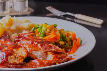 Hunters chicken with vegetables and potatoes.