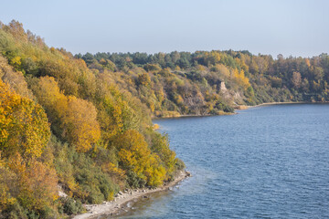 Obraz premium beautiful autumn landscape picturesque lakeside