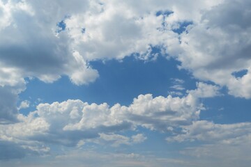 Fototapeta na wymiar Blue sky with fluffy clouds