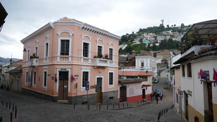Fototapeta na wymiar Quito, Ecuador, ist mit 2850 m über dem Meeresspiegel die höchstgelegene Hauptstadt der Welt. Sie gilt als eine der schönsten Städte in Südamerika. UNESCO-Weltkulturerbe seit 1987.