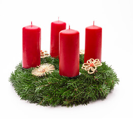 Adventskranz mit roten Kerzen