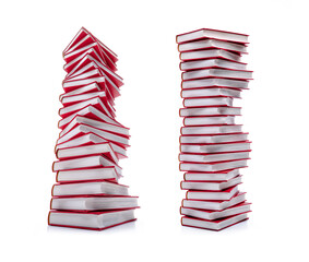 Buchstapel isoliert auf weißem Hintergrund