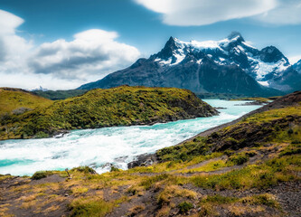 Fototapeta na wymiar Meadows and mountains of Patagonia in Chile 